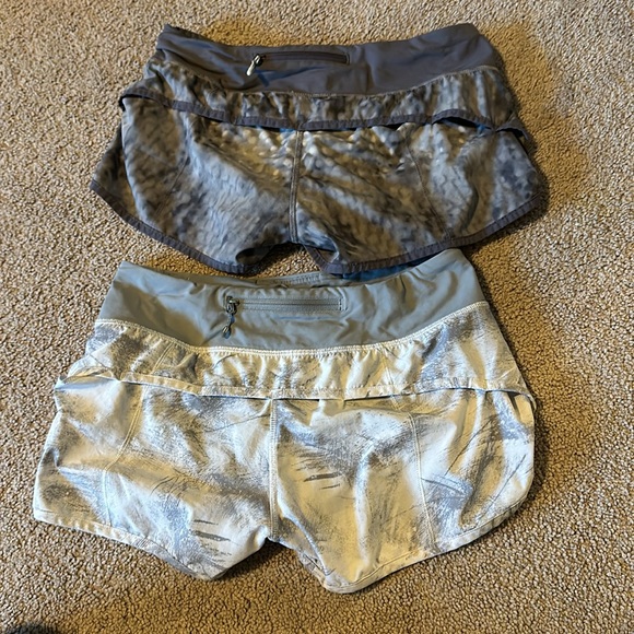 Lululemon size 4 2.5 inch low rise speed up short $60 for both! - Picture 2 of 2